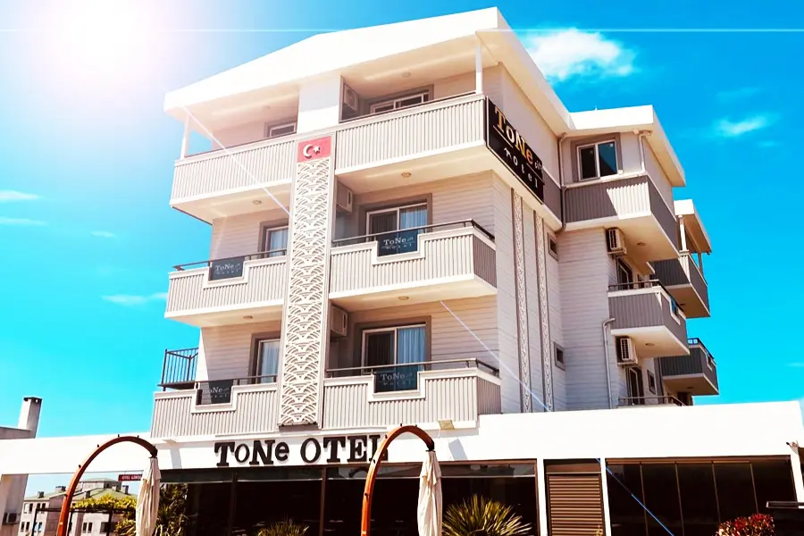 Gömeç ToNe Otel'in dış cephesi