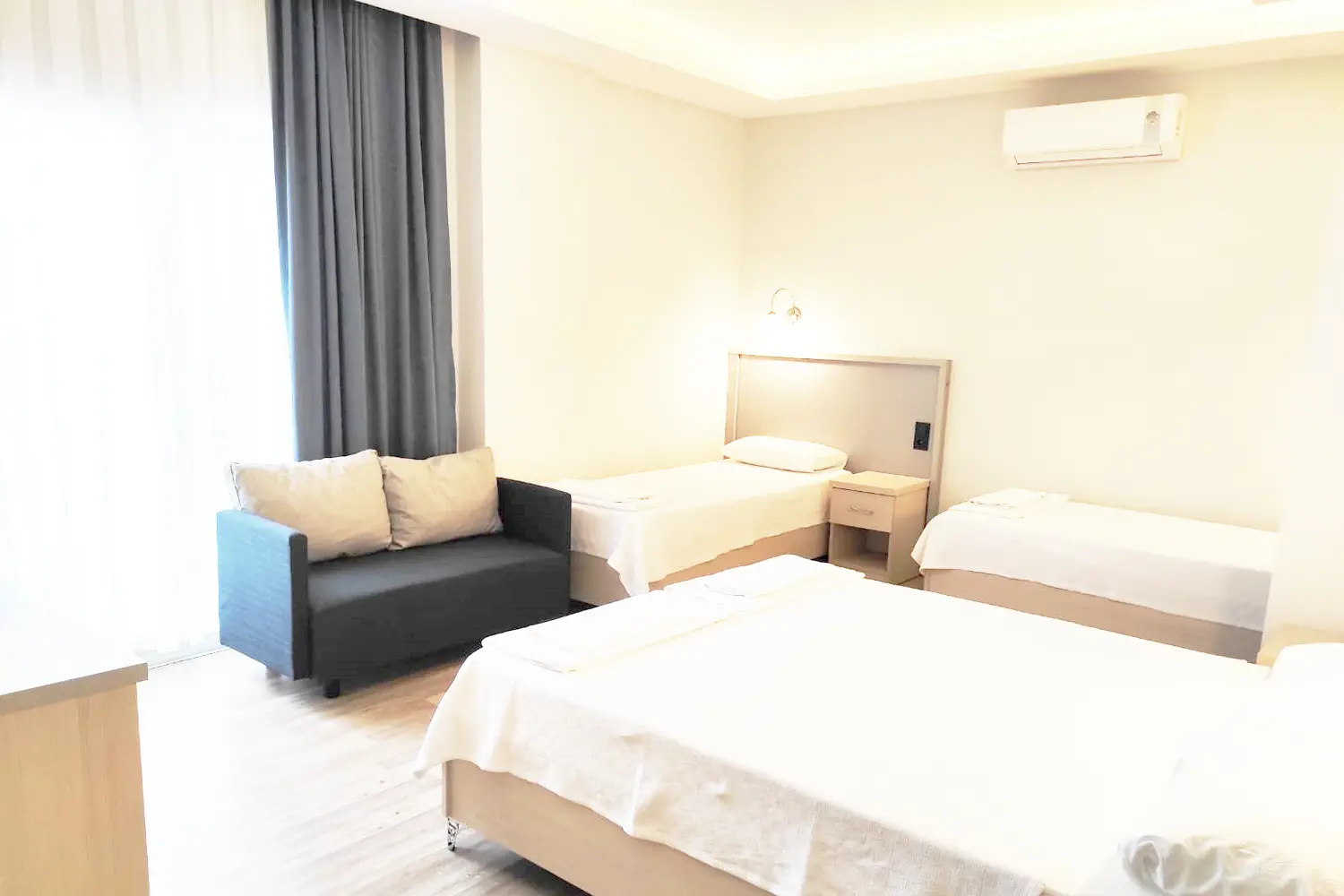ToNe Otel'in geniş aile odası